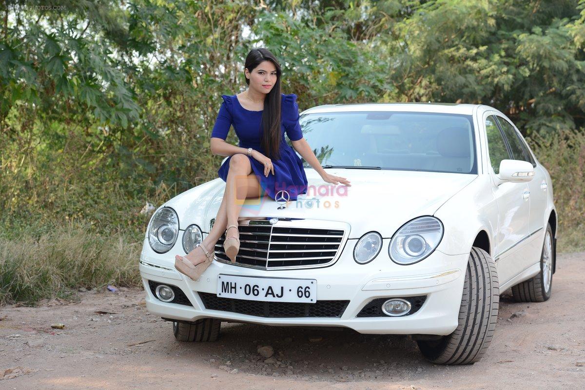 Rekha Rana's shoot in her new car in Mumbai on 19th Nov 2013