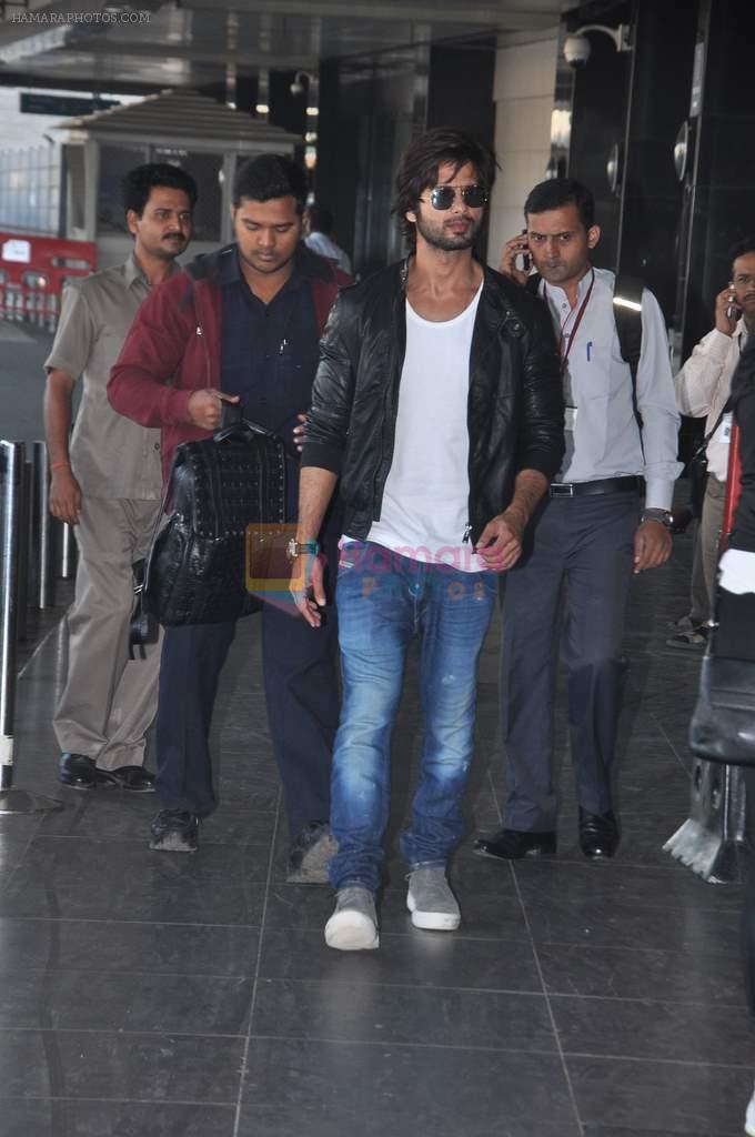 Shahid Kapoor leave for R...Rakumar Dubai Promotions in Mumbai Airport on 21st Nov 2013