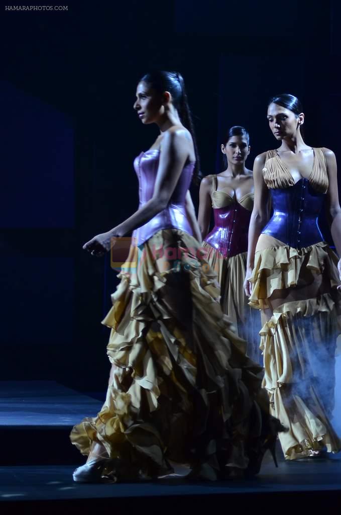 Model walk for Gavin Miguel Show at BLENDERS PRIDE FASHION TOUR 2013 Day 1 in Mumbai on 23rd Nov 2013
