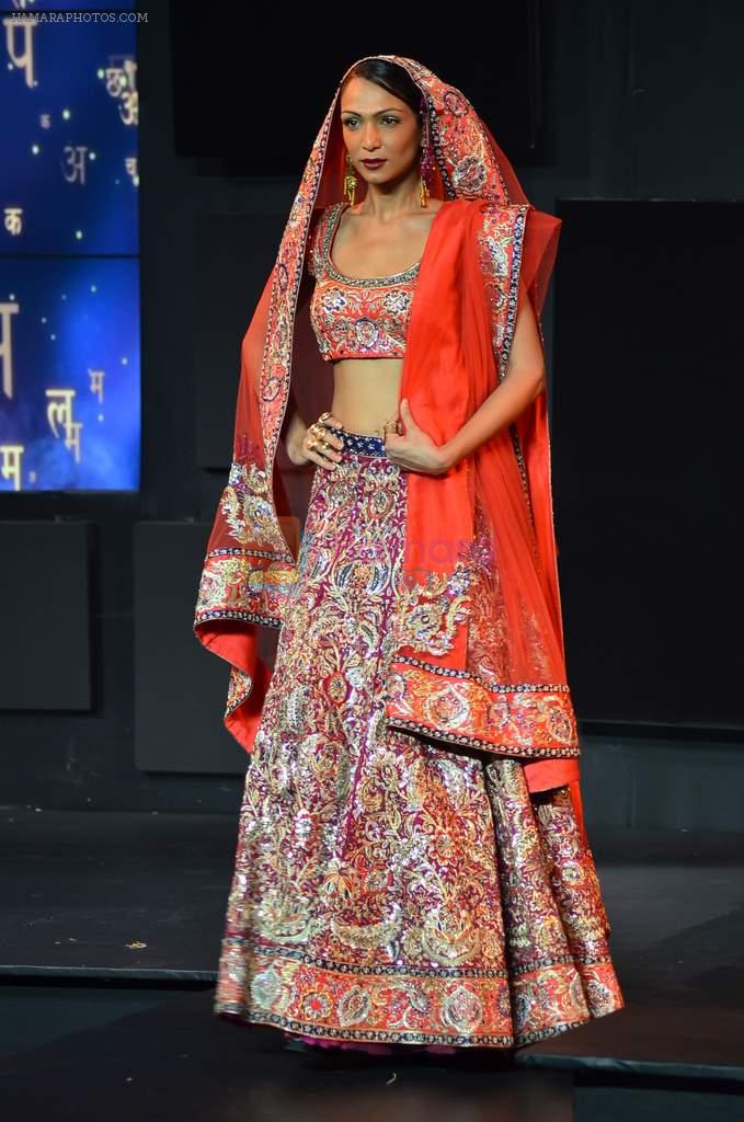 Model walk for Suneet Varma Show at BLENDERS PRIDE FASHION TOUR 2013 Day 1 in Mumbai on 23rd Nov 2013