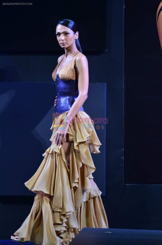 Model walk for Gavin Miguel Show at BLENDERS PRIDE FASHION TOUR 2013 Day 1 in Mumbai on 23rd Nov 2013