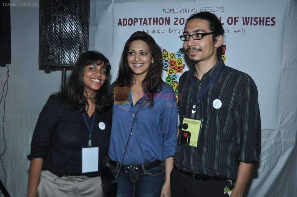 Sonali Bendre at pet adoption event in Khar, Mumbai on 24th Nov 2013
