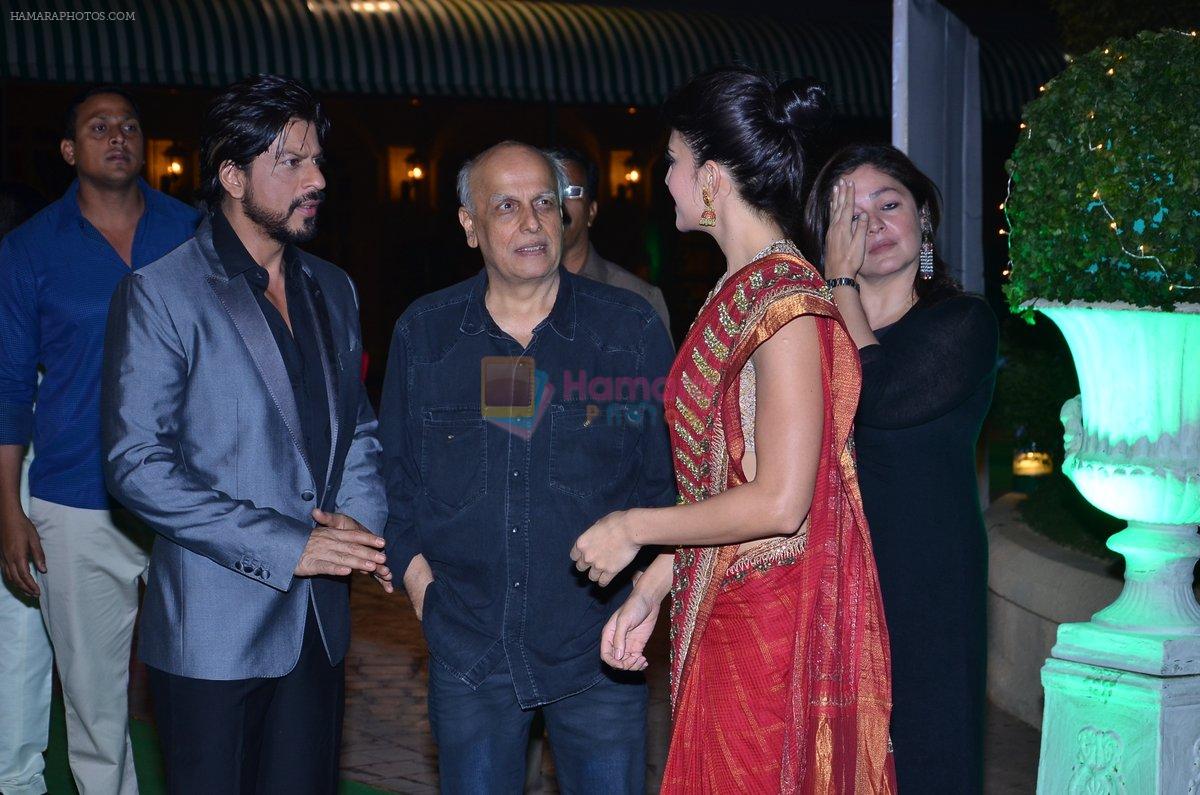 Jacqueline Fernandez, Mahesh Bhatt, Pooja Bhatt, Shahrukh Khan at Vishesh Bhatt's Wedding Reception in Taj Land's End, Bandra, Mumbai on 28th Nov 2013