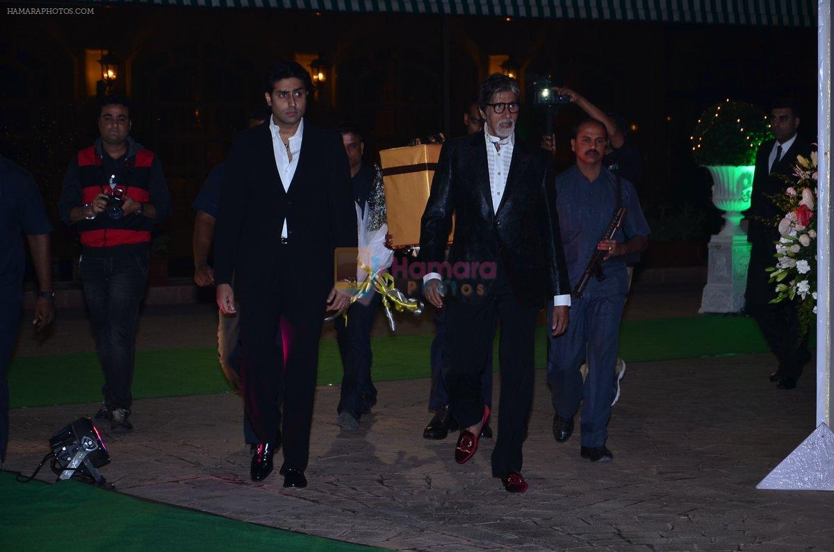 Amitabh Bachchan, Abhishek Bachchan at Vishesh Bhatt's Wedding Reception in Taj Land's End, Bandra, Mumbai on 28th Nov 2013