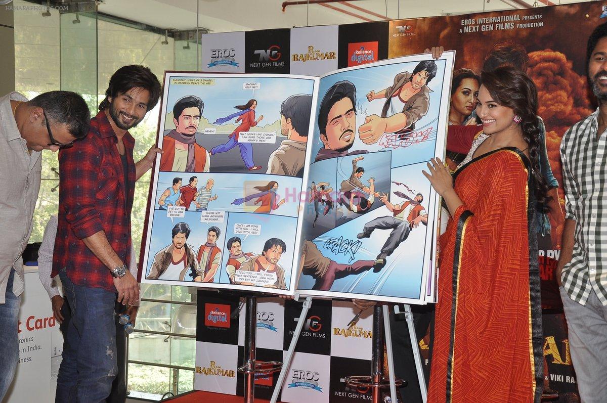 Shahid Kapoor, Sonakshi Sinha unveil R...Rakumar Comic in Mumbai on 29th Nov 2013