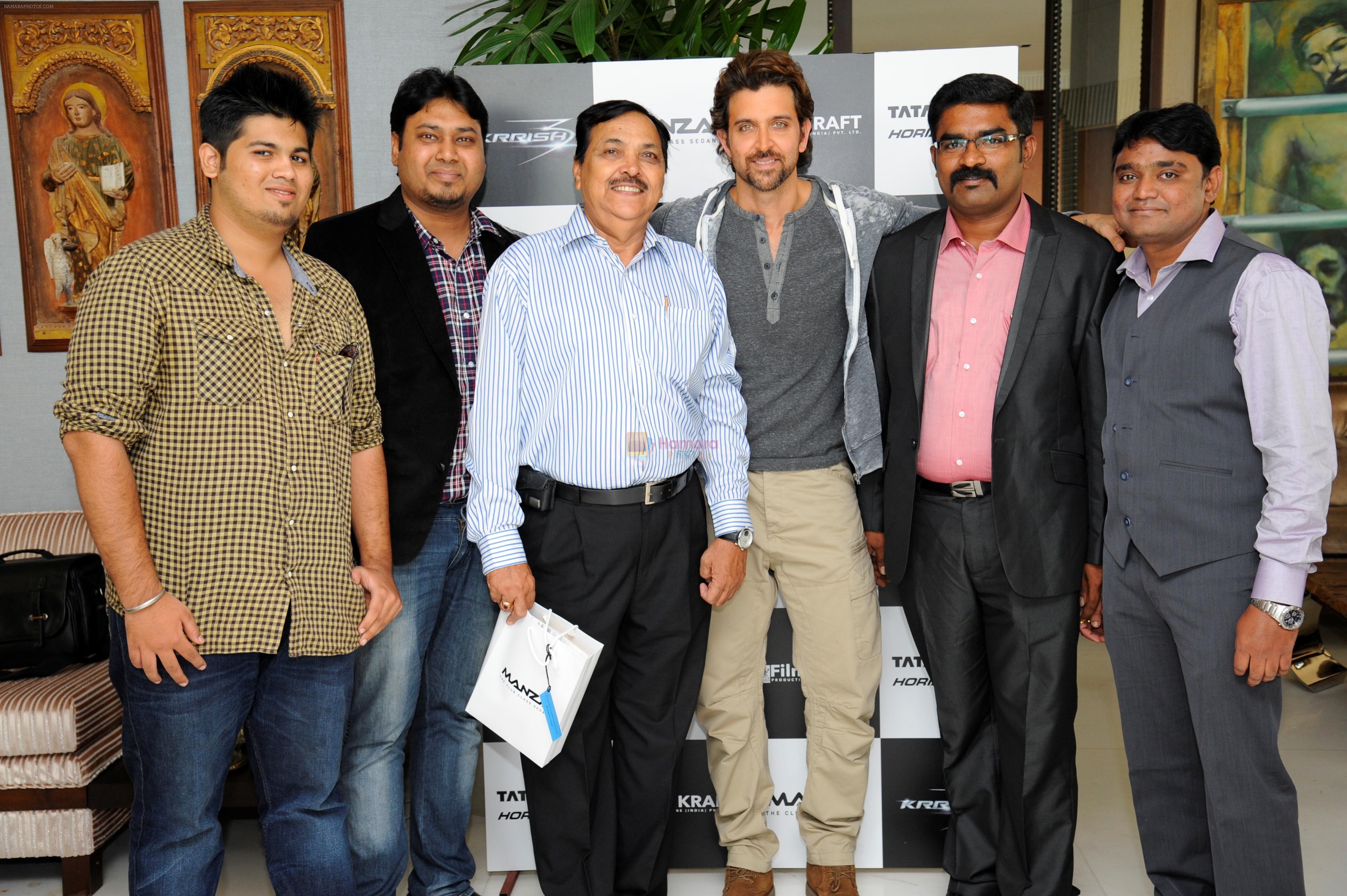 Hrithik Roshan with winners of Tata Manza�s  �Driven by the Extraordinary� 6