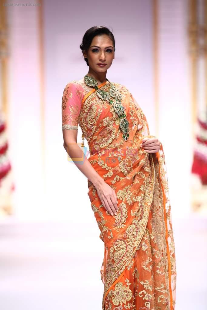Model walk the ramp for Pallavi Jaikishan showcase on day 2 of bridal week in Mumbai on 30th Nov 2013