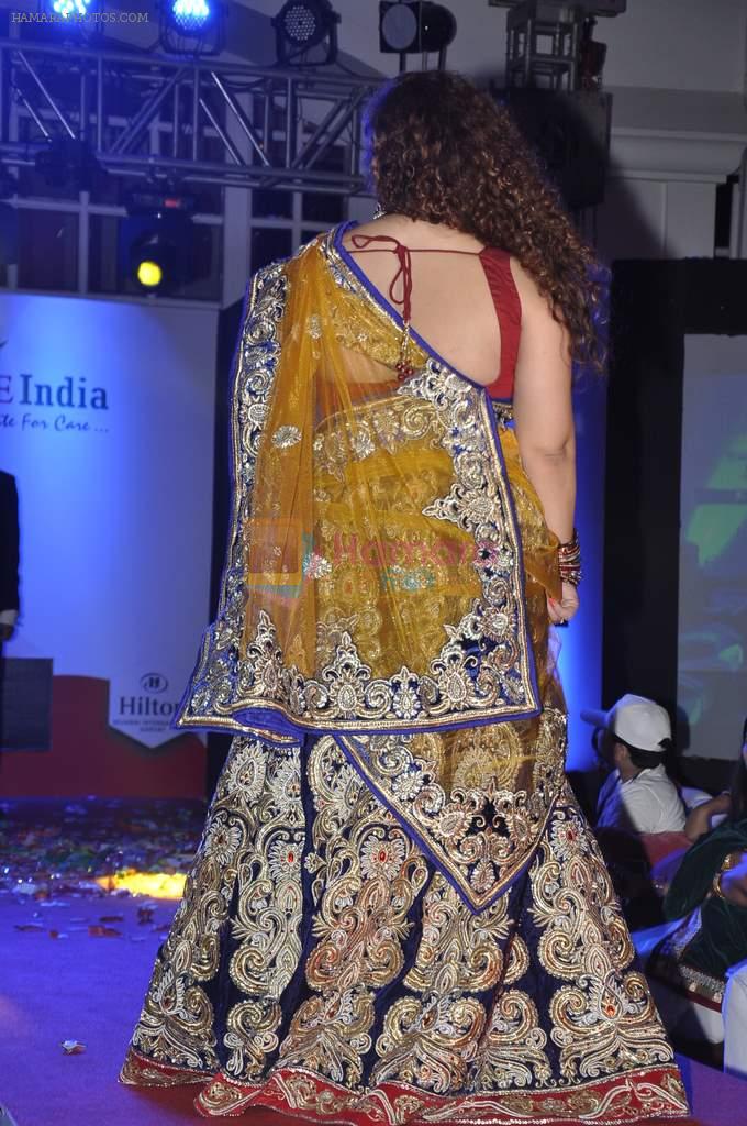 Vandana Sajnani walk for Medscape fashion show in Hilton, Mumbai on 1st Dec 2013