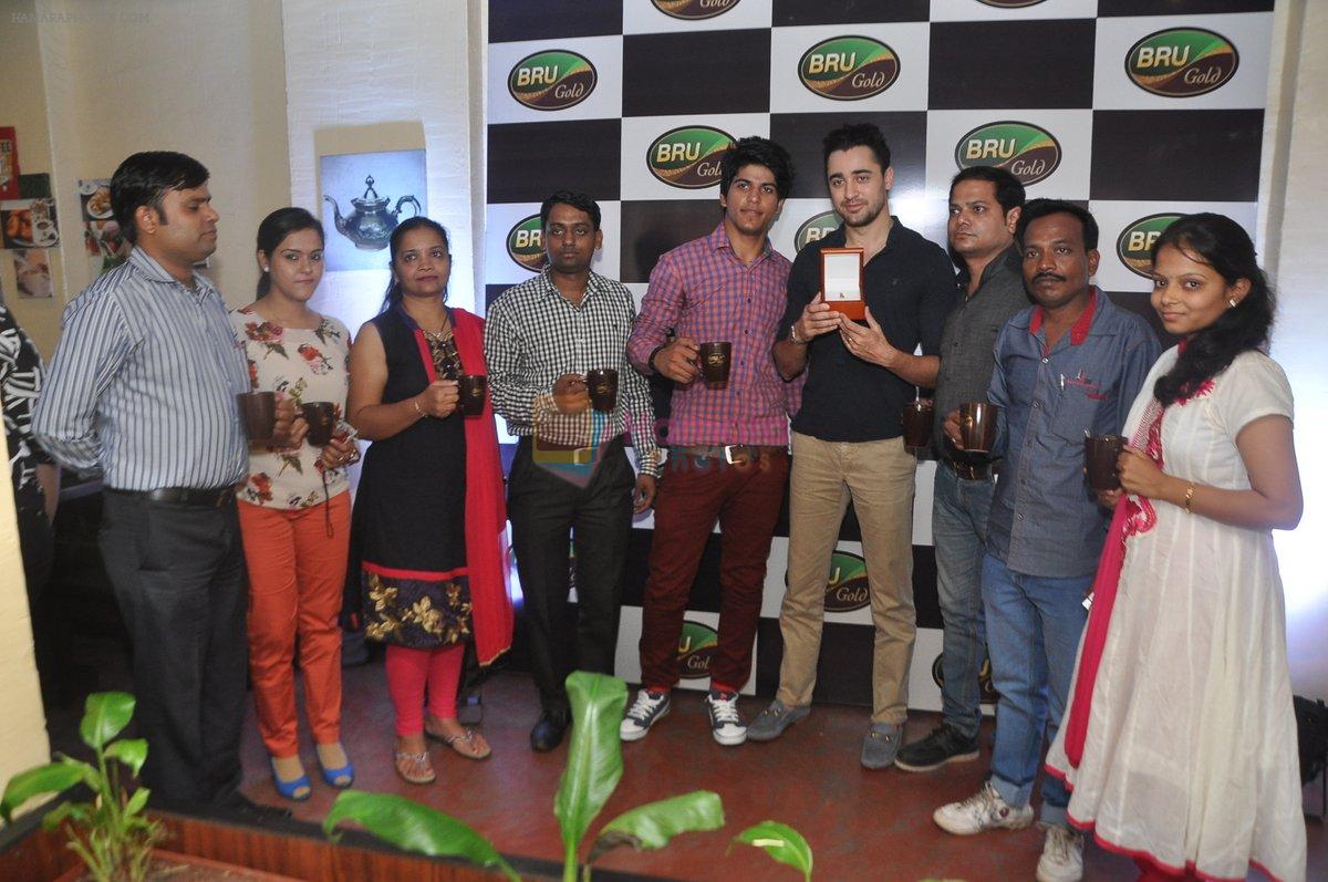 Imran Khan meets Bru Coffee Contest winners in Mumbai on 2nd Dec 2013