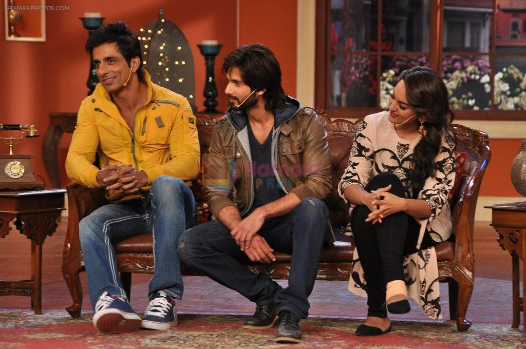 Sonakshi Sinha,Sonu Sood, Shahid Kapooron the sets of Comedy Nights with Kapil in Mumbai on 4th Dec 2013