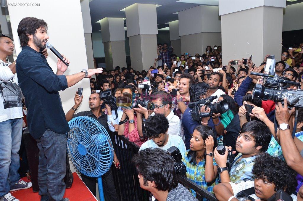 Shahid Kapoor at R Rajkumar promotions in Mithibai, Mumbai on 4th Dec 2013