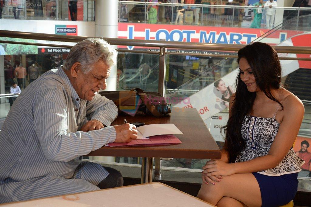 Om Puri on location of his new movie on 4th Dec 2013