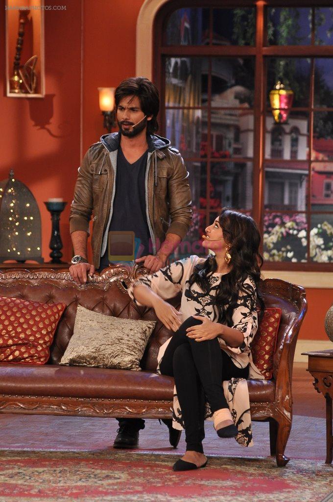 Sonakshi Sinha,Shahid Kapoor on the sets of Comedy Nights with Kapil in Mumbai on 4th Dec 2013