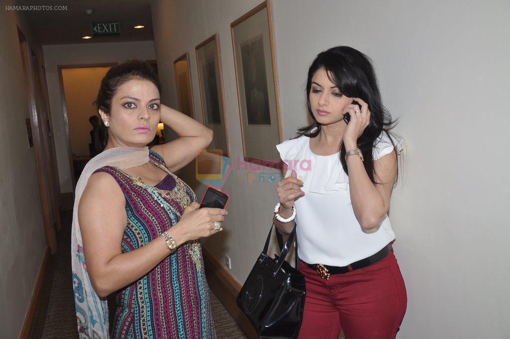 Bhagyashree, Sheeba at Pink Platform in J W Marriott, Mumbai on 6th Dec 2013