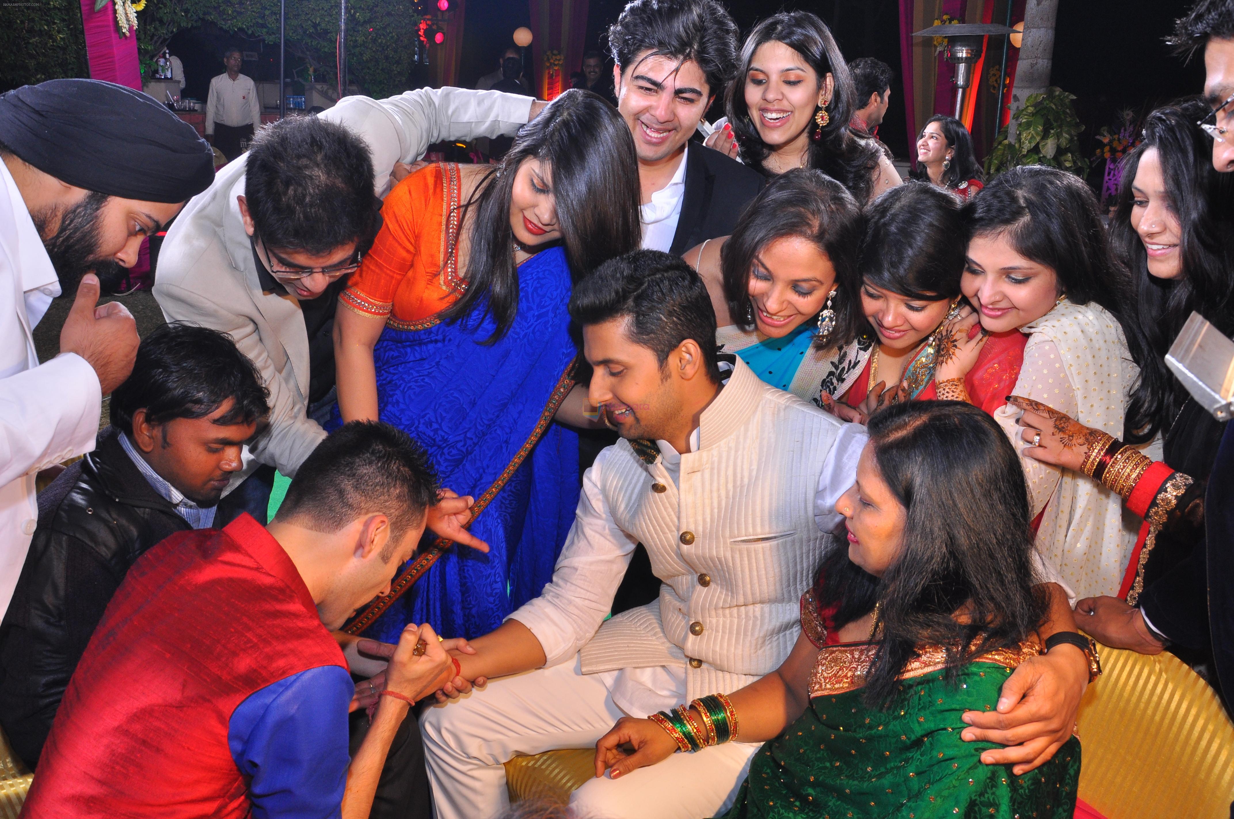 Ravi Dubey at Sargun Mehta's Mehendi Party on 8th Dec 2013
