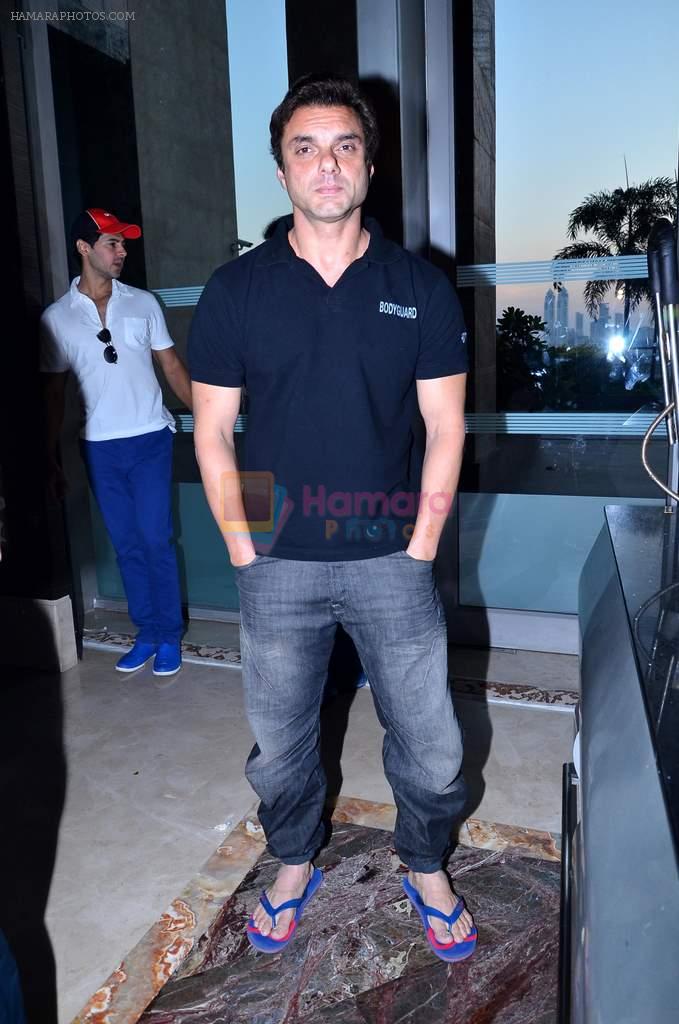 Sohail Khan at the launch of Deanne Pandey's new book in Palladium, Mumbai on 8th Dec 2013