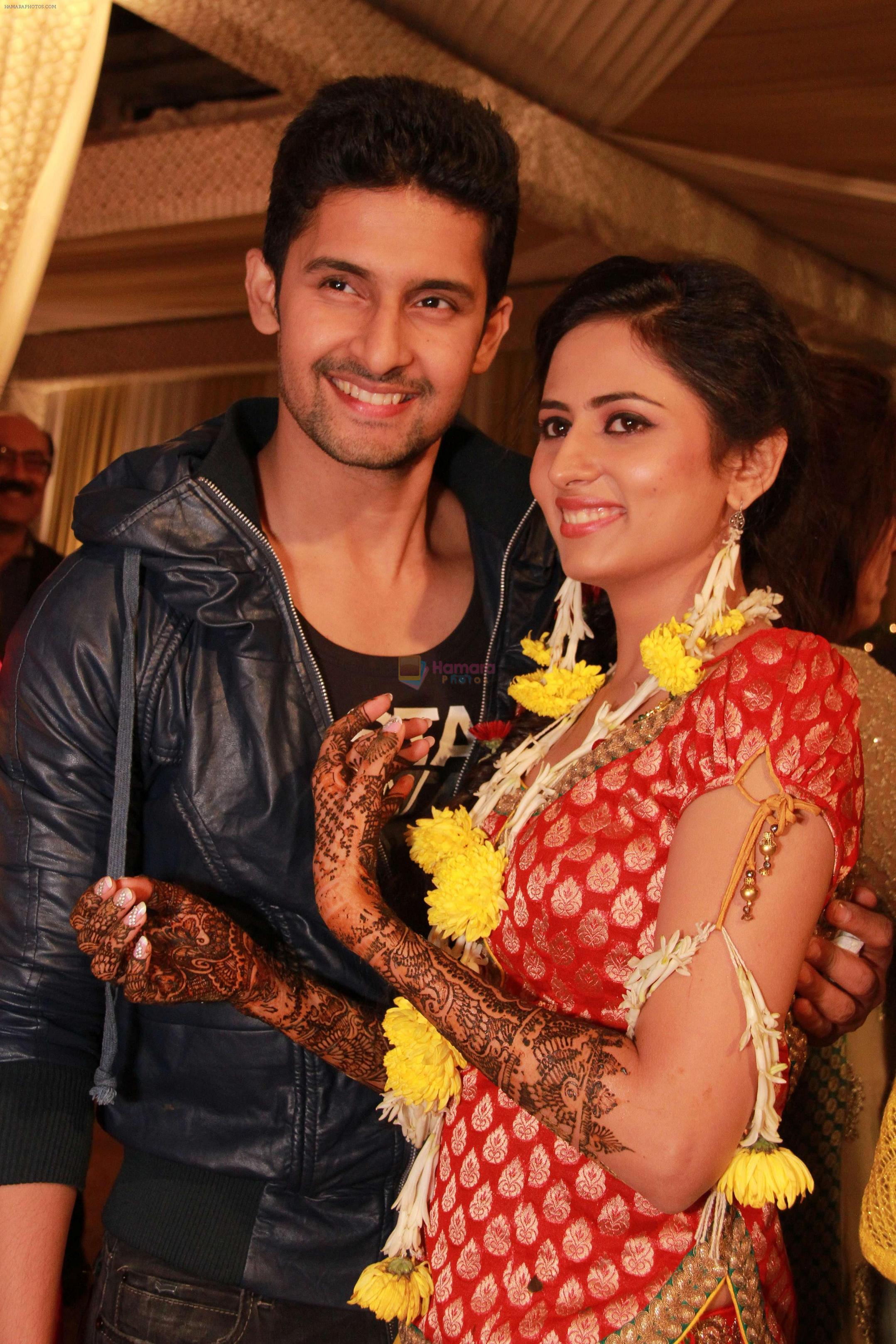 Ravi Dubey at Sargun Mehta's Mehendi Party on 8th Dec 2013