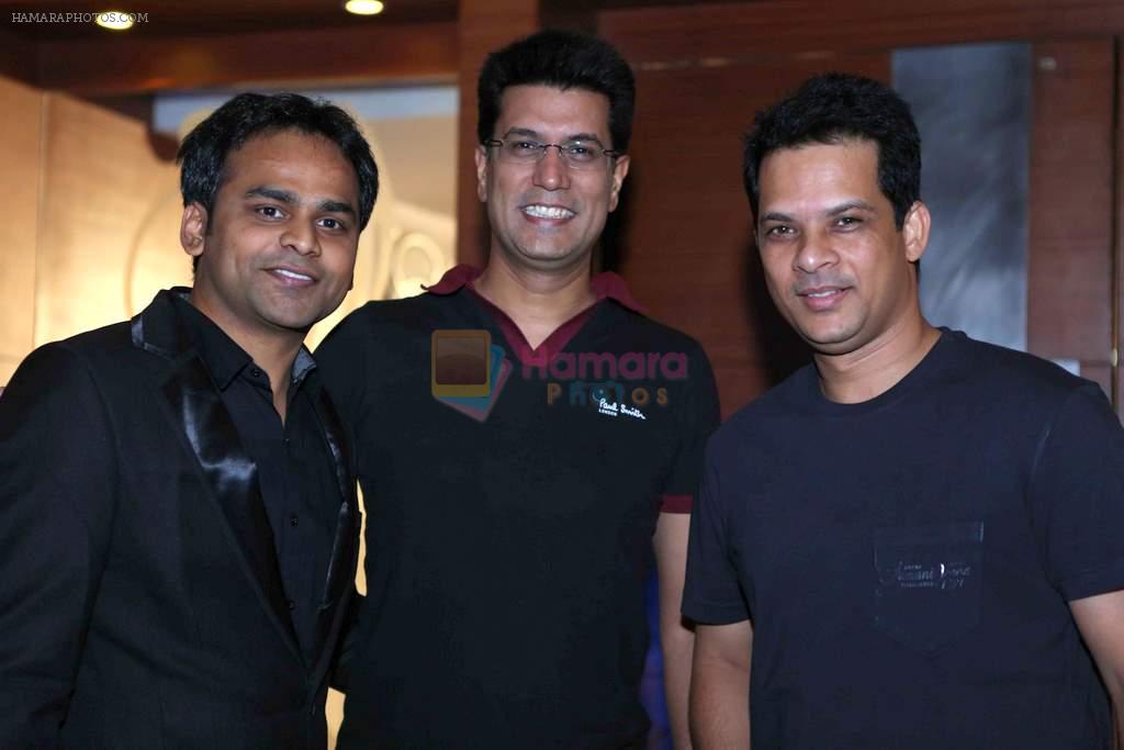 Vijay Bhatter with Nikhil Sinha and Yash Patnaik at India Forums.com 10th anniversary bash in mumbai on 9th Dec 2013