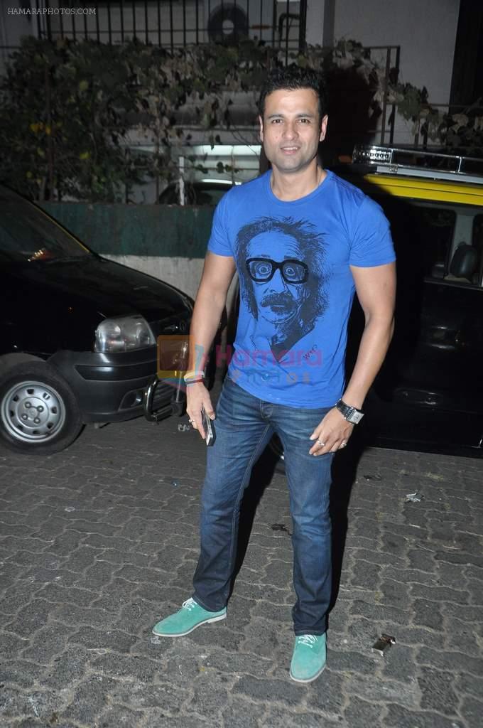 Rohit Roy snapped at Olive on 12th Dec 2013