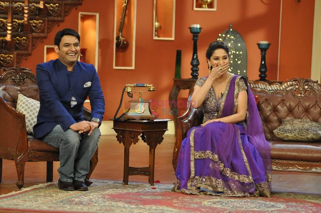 Madhuri Dixit promote Dedh Ishqiya on the sets of Comedy Nights with Kapil in Filmcity, Mumbai on 13th Dec 2013