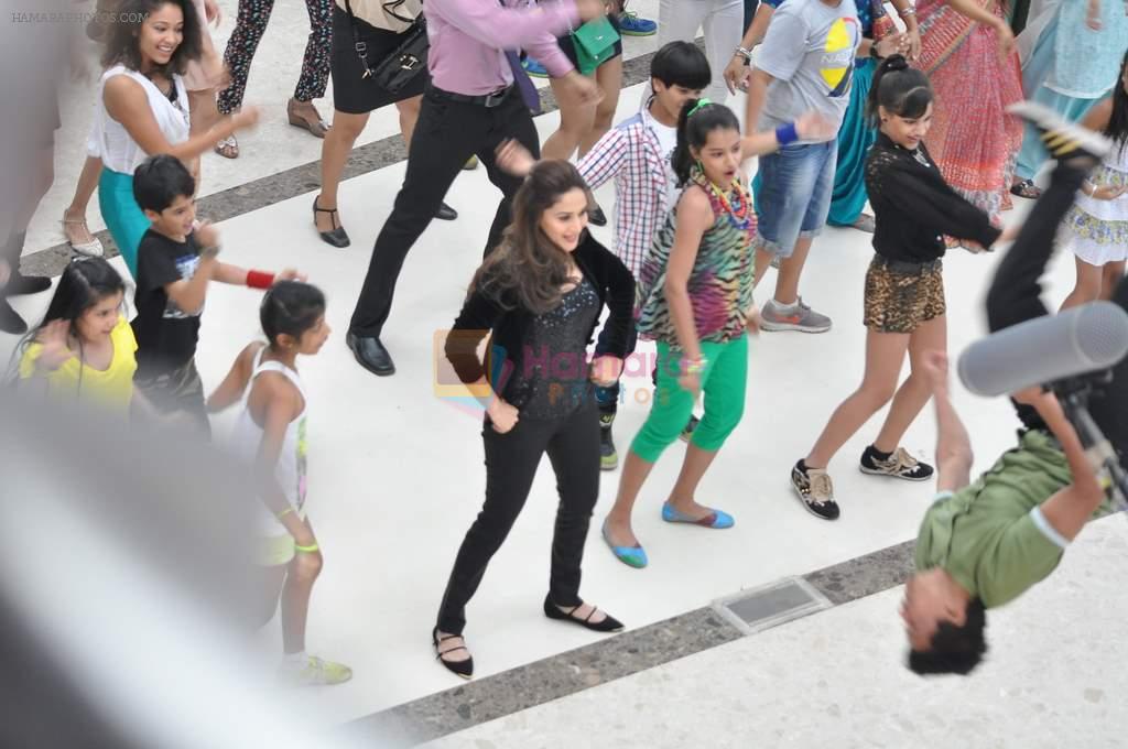 Madhuri Dixit shoots for Oral B advertisement in Oberoi Mall, Mumbai on 16th Dec 2013