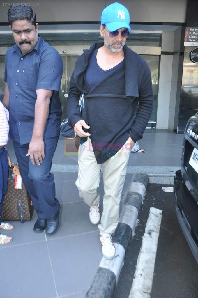 Akshay kumar snapped at the airport as they arrive from Casablanca on 16th Dec 2013