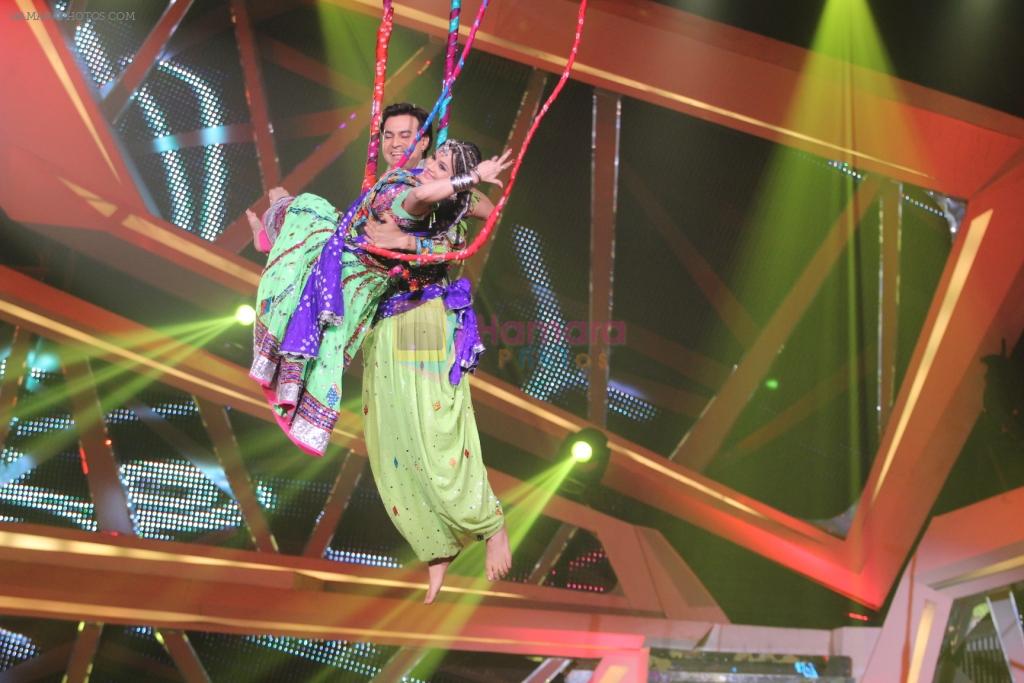 Ankur and Kanika performing on Nach Baliye-6 Sat & Sun @ 9pm only on STAR PLus