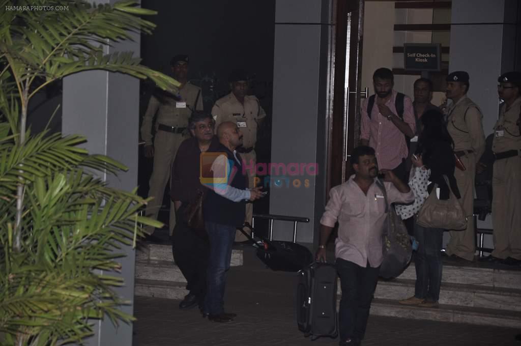 snapped leaving private jet in Mumbai on 17th Dec 2013