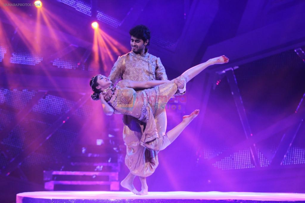 Amrapali and Yash performing on Nach Baliye-6 Sat & Sun @ 9pm only on STAR PLus