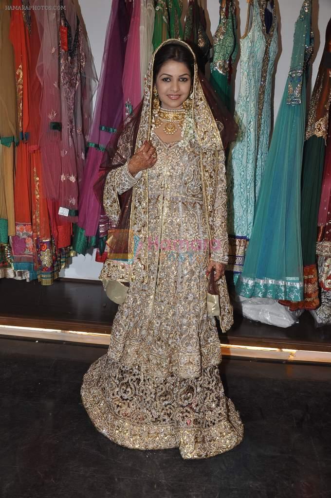 Keerti Nagpure at Wedding sequence preparations for TV serial Desh Ki Beti Nandini in Riyaz Ganji store, Juhu on 18th Dec 2013