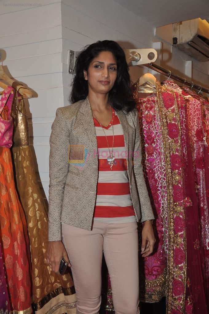 Reshma Ganji at Wedding sequence preparations for TV serial Desh Ki Beti Nandini in Riyaz Ganji store, Juhu on 18th Dec 2013