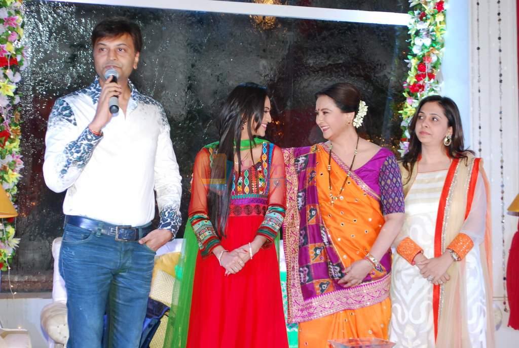 Krystle D'souza, Poonam Dhillon at Sony launches Ek Thi Pehchan in Filmcity, Mumbai on 18th Dec 2013