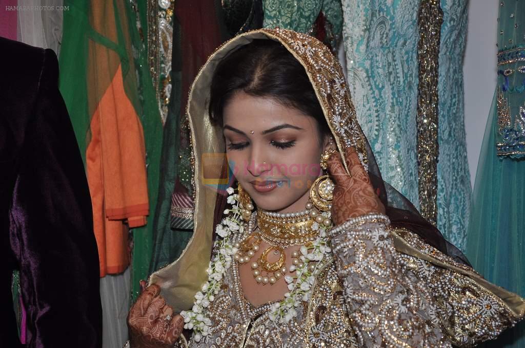 Keerti Nagpure at Wedding sequence preparations for TV serial Desh Ki Beti Nandini in Riyaz Ganji store, Juhu on 18th Dec 2013