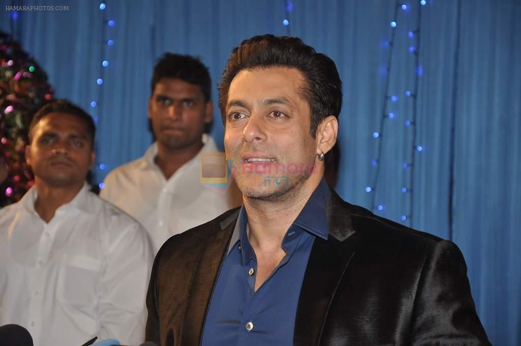 Salman Khan at Big Star Awards red carpet in Andheri, Mumbai on 18th Dec 2013