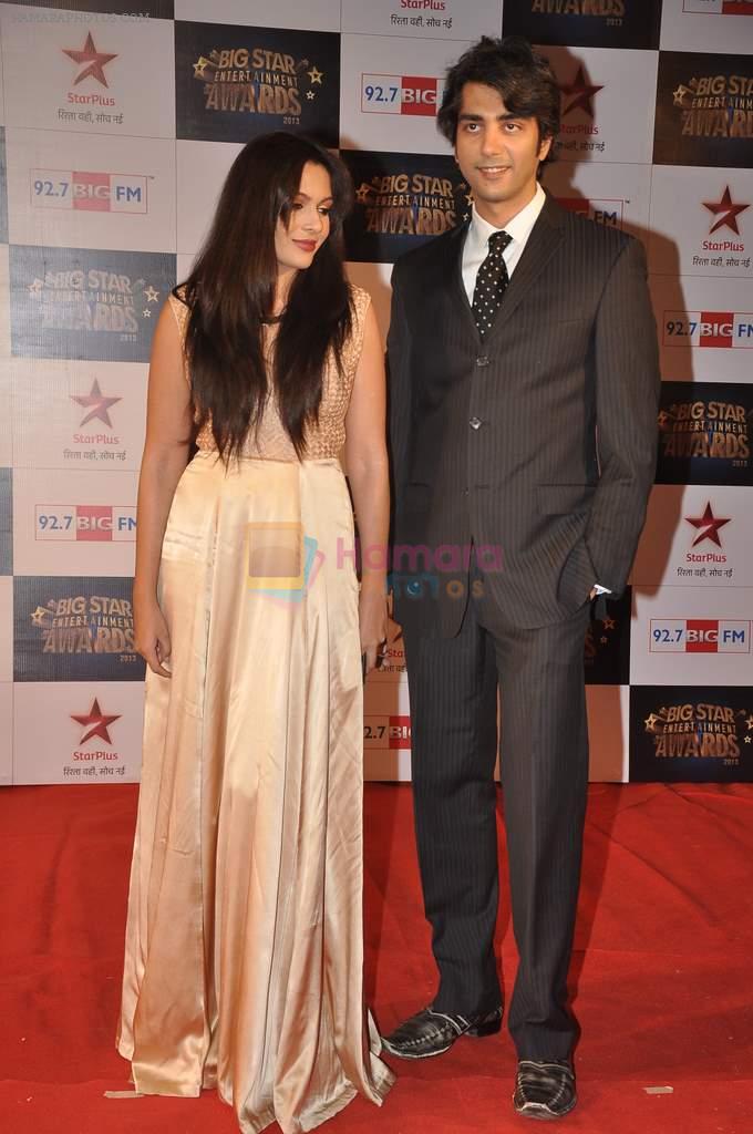 Mrinalini Sharma at Big Star Awards red carpet in Andheri, Mumbai on 18th Dec 2013