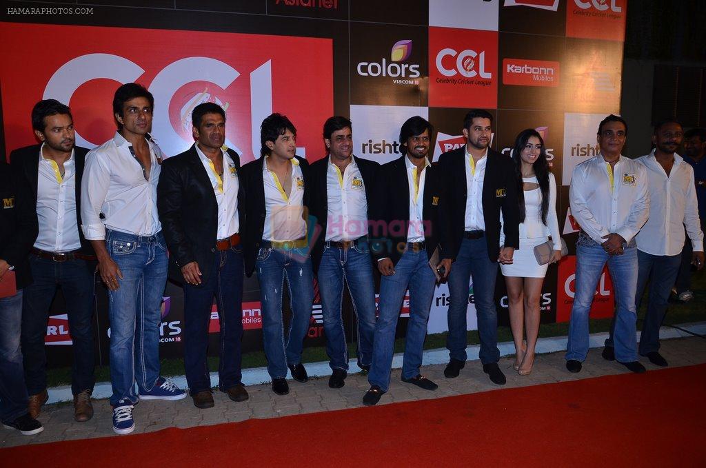 Sunil Shetty, Aftab Shivdasani, Sonu Sood at CCL new season red carpet in Grand Hyatt, Mumbai on 20th Dec 2013