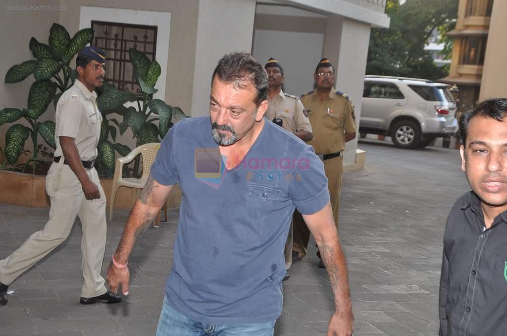 Sanjay Dutt back from jail in Mumbai on 21st Dec 2013
