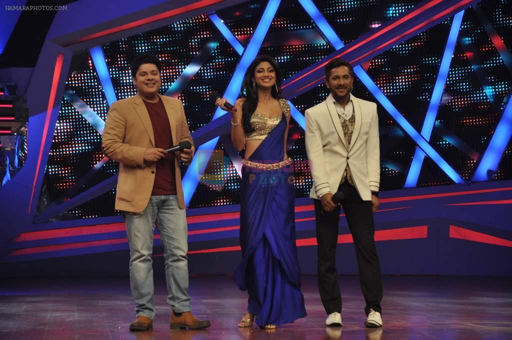 Shilpa Shetty, Terence Lewis, Sajid Khan at XMAS celebrations on the sets of Nach Baliye in Filmistan, Mumbai on 23rd Dec 2013