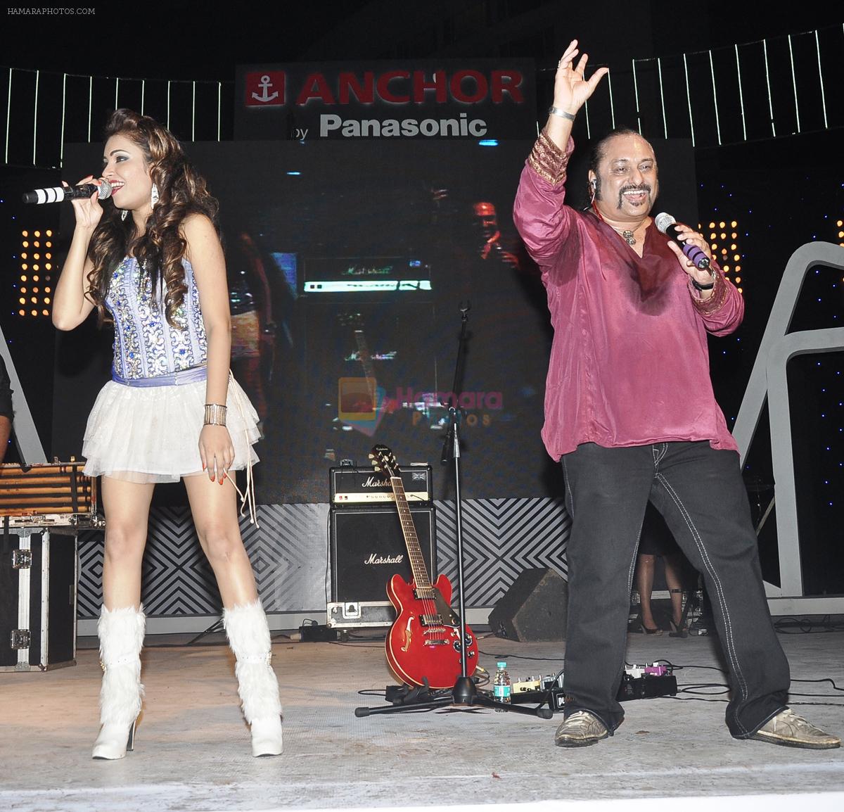 Jyotsna Navandar and Lesle Lewis performing at Anchor Switches_ 50 years completion party 4