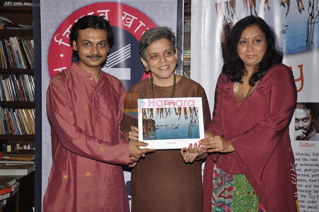 Brinda Miller, Ritam Banerjee, shomshuklla Das at Shomshukla's book launch in Kitab Khana, Mumbai on 25th Dec 2013