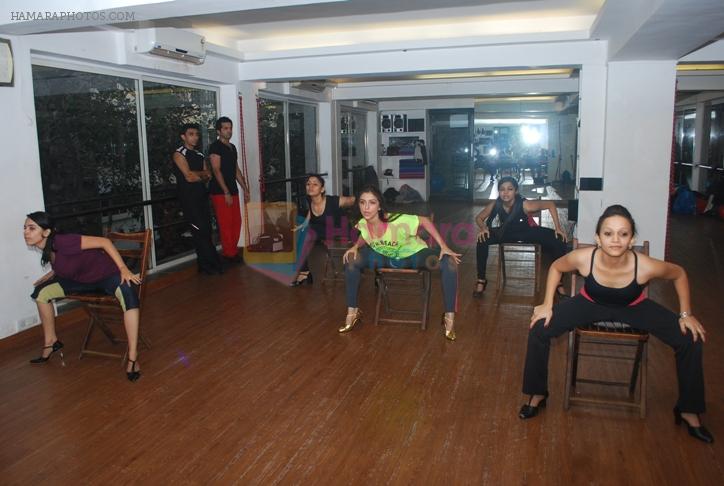 Aarti Chabria rehearses for her new year perfomance for Country Club on 29th Dec 2013