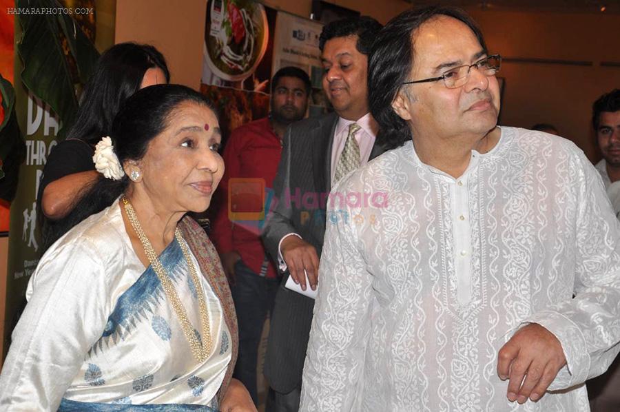 Farooq Shaikh's last media appearance with Rekha and Asha Bhosle in Dubai on 28th Dec 2013