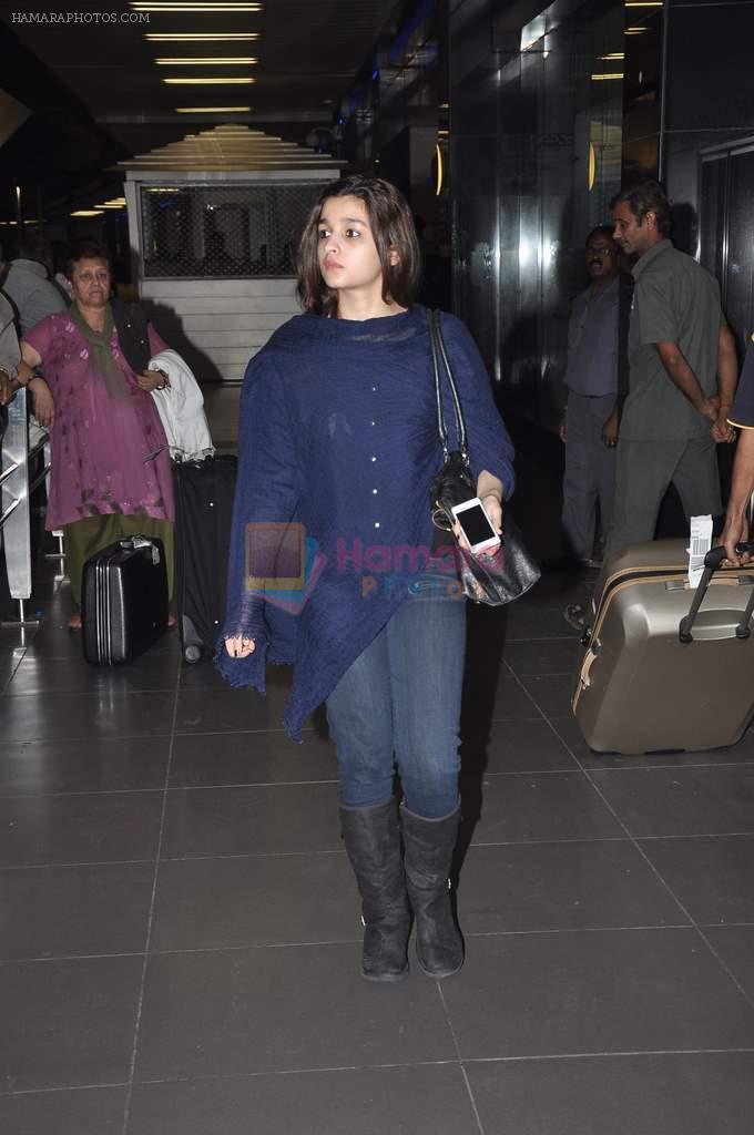 Alia Bhatt snapped at the airport as they return after New year in Mumbai on 1st Jan 2014