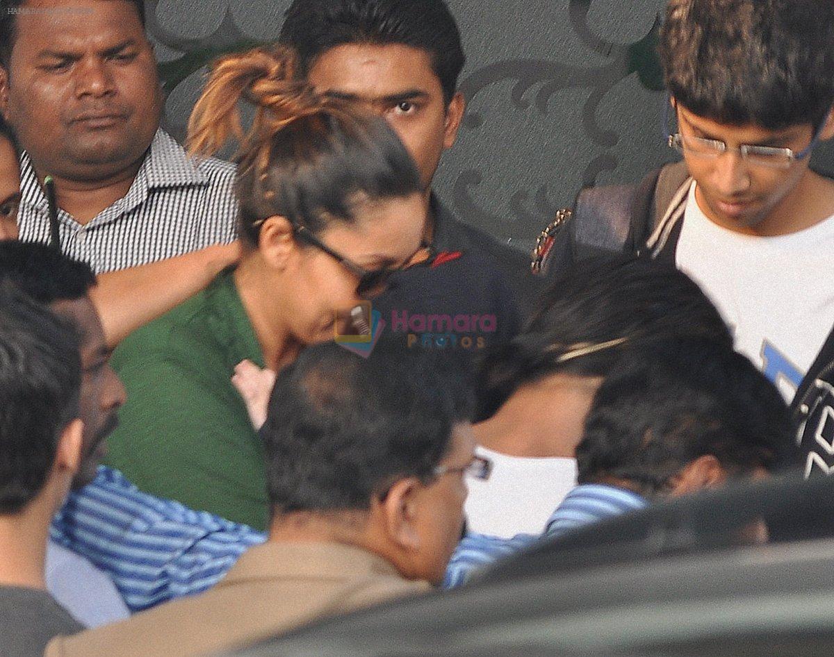Abram Khan snapped with Shahrukh and Gauri as they return after new year celebrations in Mumbai on 2nd Jan 2013