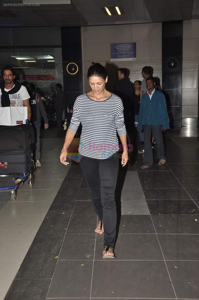 Mehr Jessia snapped at airport in Mumbai on 3rd Jan 2014
