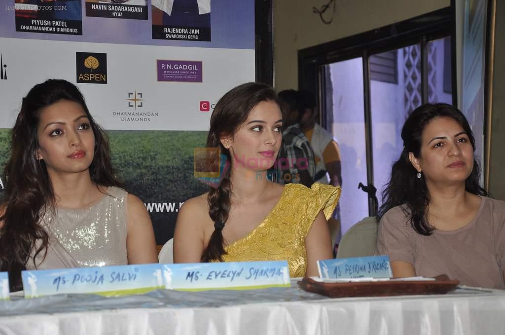 Evelyn Sharma at Nyuz Makers cricket challenge in Celebrations Club, Mumbai on 4th Jan 2014