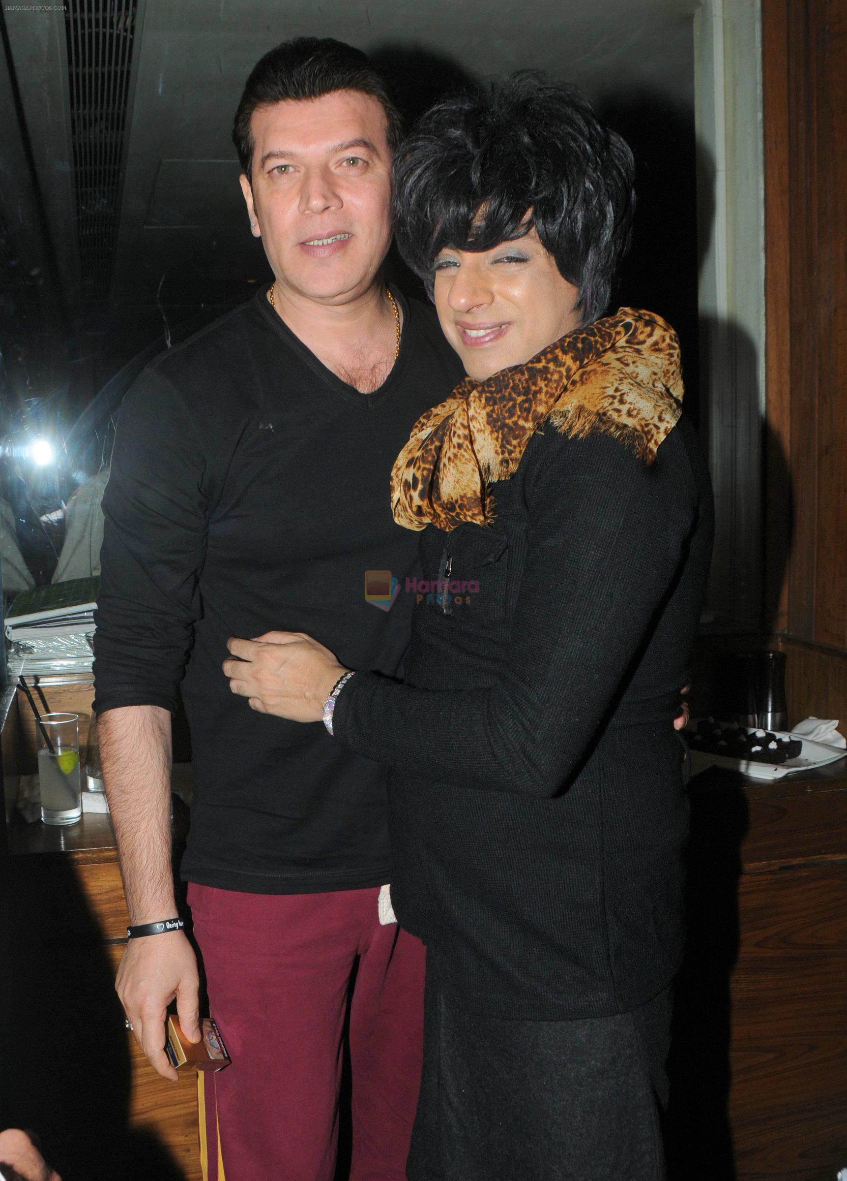 Rohhit Verma with Aditya Pancholi at Rohhit Verma hosts a surprise party for Prem Sharma in Mumbai on 5th Jan 2014