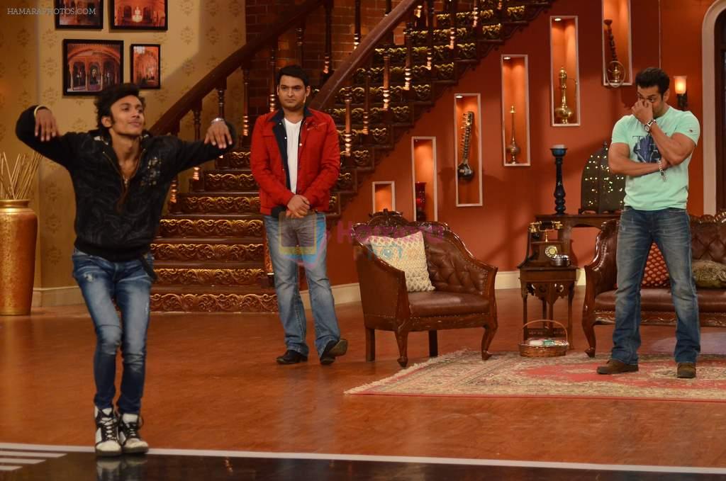 Salman Khan on the sets of Comedy Nights with Kapil in Filmcity, Mumbai on 9th Jan 2014