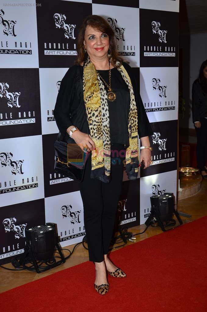 Zarine Khan at Rouble Nagi art camp in Juhu, Mumbai on 9th Jan 2014