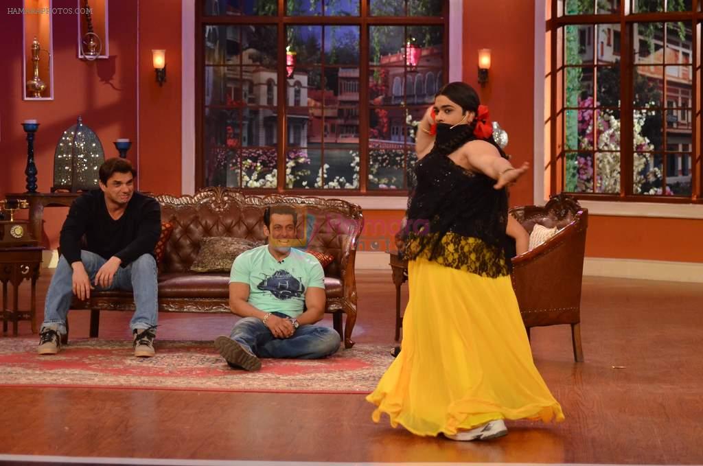 Salman Khan, Daisy Shah, Sohail Khan on the sets of Comedy Nights with Kapil in Filmcity, Mumbai on 9th Jan 2014
